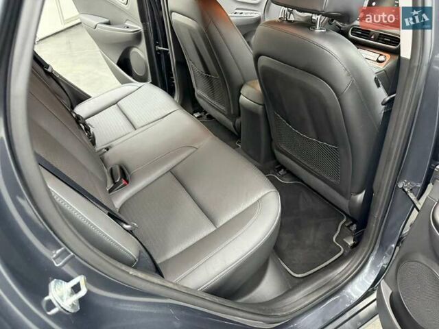 Серый Хендай Kona Electric, объемом двигателя 0 л и пробегом 113 тыс. км за 16818 $, фото 28 на Automoto.ua