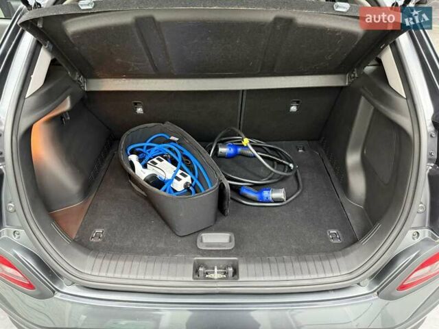 Серый Хендай Kona Electric, объемом двигателя 0 л и пробегом 113 тыс. км за 16818 $, фото 31 на Automoto.ua