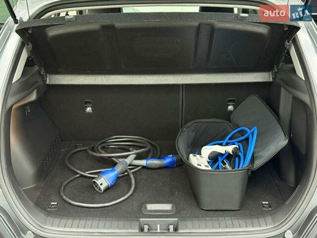 Серый Хендай Kona Electric, объемом двигателя 0 л и пробегом 129 тыс. км за 16430 $, фото 26 на Automoto.ua