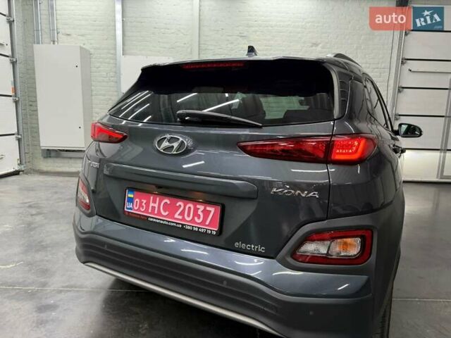 Серый Хендай Kona Electric, объемом двигателя 0 л и пробегом 113 тыс. км за 17094 $, фото 4 на Automoto.ua