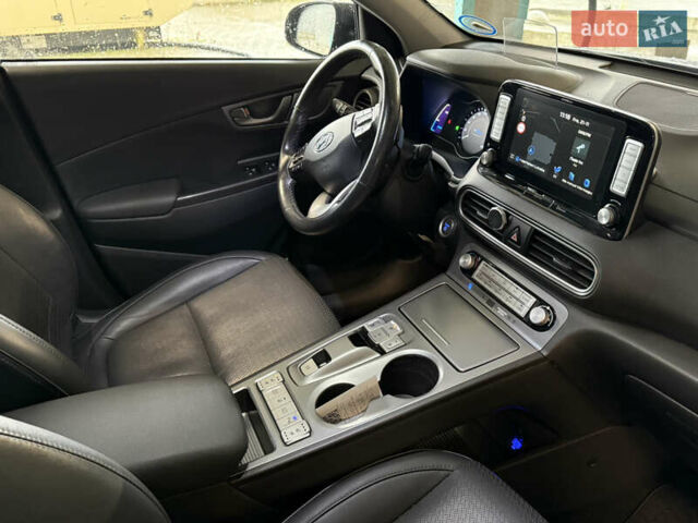 Серый Хендай Kona Electric, объемом двигателя 0 л и пробегом 120 тыс. км за 16999 $, фото 44 на Automoto.ua