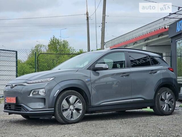 Серый Хендай Kona Electric, объемом двигателя 0 л и пробегом 84 тыс. км за 19499 $, фото 1 на Automoto.ua