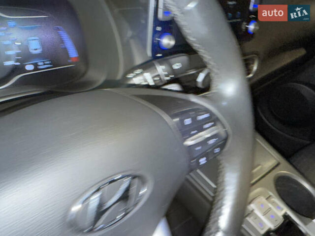 Серый Хендай Kona Electric, объемом двигателя 0 л и пробегом 120 тыс. км за 16999 $, фото 38 на Automoto.ua