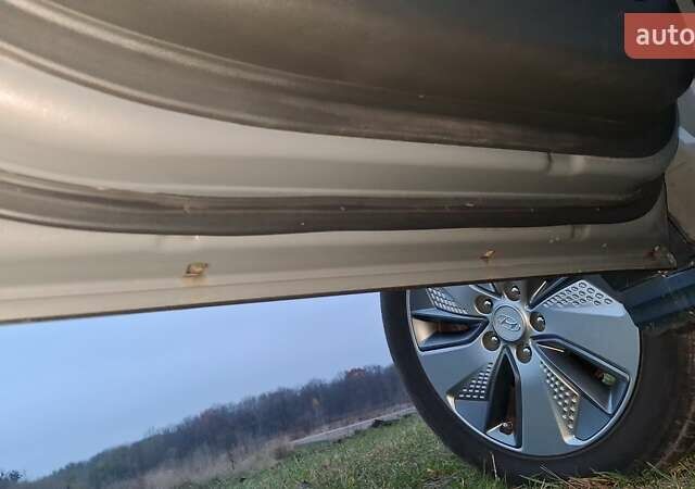 Серый Хендай Kona Electric, объемом двигателя 0 л и пробегом 180 тыс. км за 16700 $, фото 46 на Automoto.ua