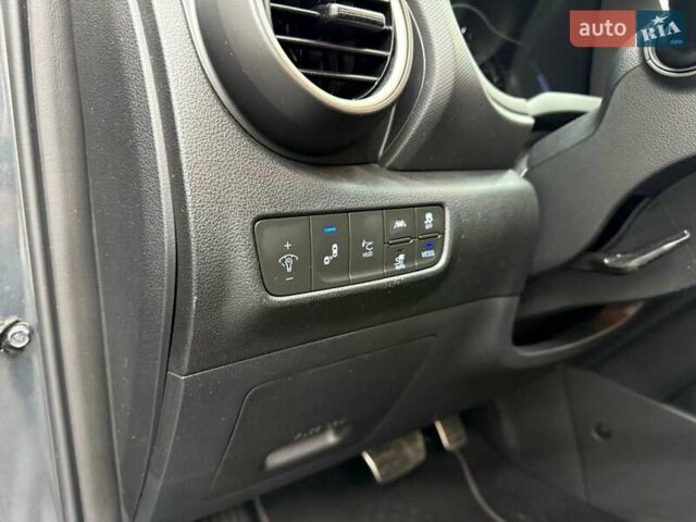 Серый Хендай Kona Electric, объемом двигателя 0 л и пробегом 113 тыс. км за 17094 $, фото 27 на Automoto.ua