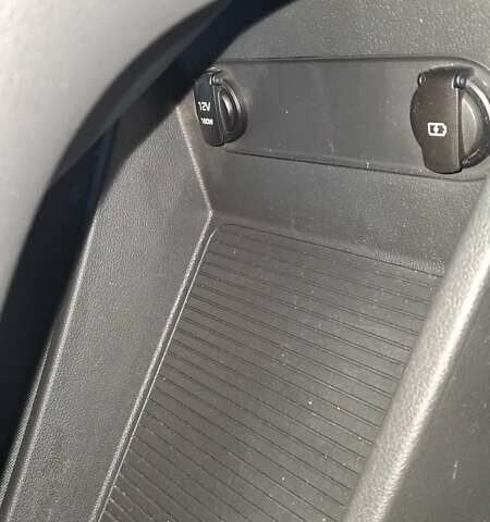 Серый Хендай Kona Electric, объемом двигателя 0 л и пробегом 180 тыс. км за 16700 $, фото 66 на Automoto.ua