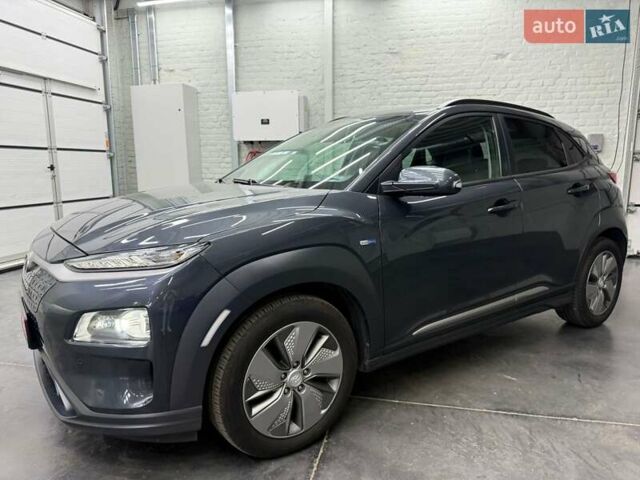 Серый Хендай Kona Electric, объемом двигателя 0 л и пробегом 113 тыс. км за 17094 $, фото 10 на Automoto.ua