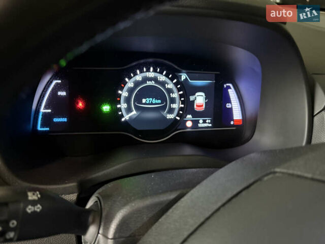 Серый Хендай Kona Electric, объемом двигателя 0 л и пробегом 120 тыс. км за 16999 $, фото 53 на Automoto.ua