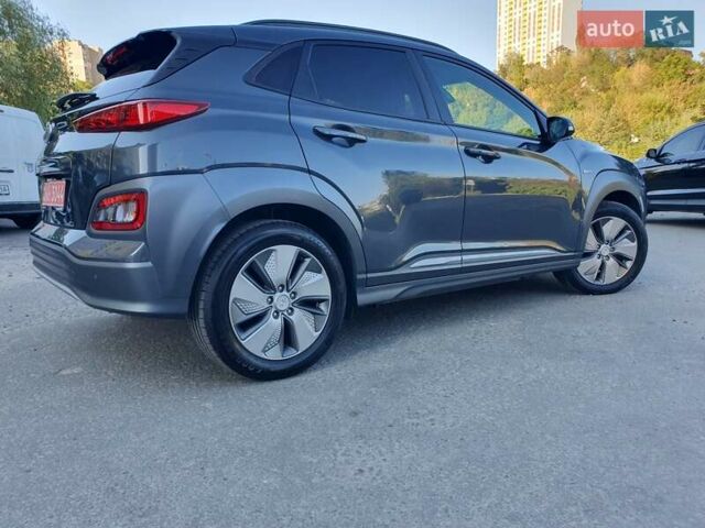 Серый Хендай Kona Electric, объемом двигателя 0 л и пробегом 135 тыс. км за 17900 $, фото 13 на Automoto.ua