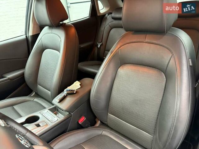 Серый Хендай Kona Electric, объемом двигателя 0 л и пробегом 113 тыс. км за 17094 $, фото 24 на Automoto.ua