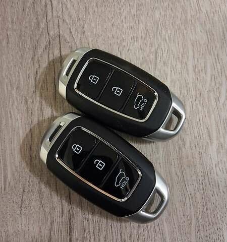 Серый Хендай Kona Electric, объемом двигателя 0 л и пробегом 180 тыс. км за 16700 $, фото 18 на Automoto.ua