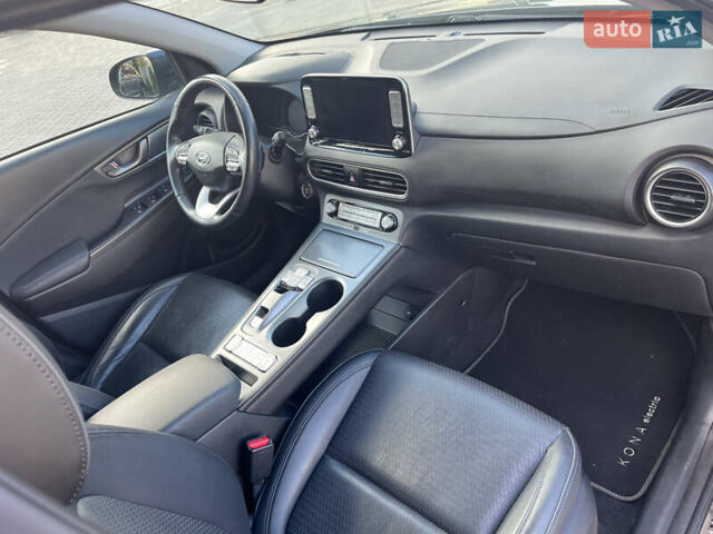 Серый Хендай Kona Electric, объемом двигателя 0 л и пробегом 130 тыс. км за 17400 $, фото 19 на Automoto.ua