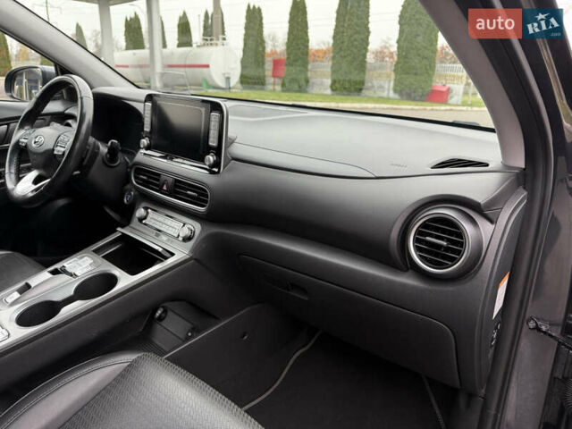 Серый Хендай Kona Electric, объемом двигателя 0 л и пробегом 103 тыс. км за 17300 $, фото 35 на Automoto.ua