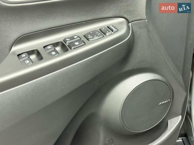 Серый Хендай Kona Electric, объемом двигателя 0 л и пробегом 129 тыс. км за 16430 $, фото 12 на Automoto.ua