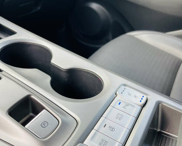 Серый Хендай Kona Electric, объемом двигателя 0 л и пробегом 112 тыс. км за 16700 $, фото 60 на Automoto.ua