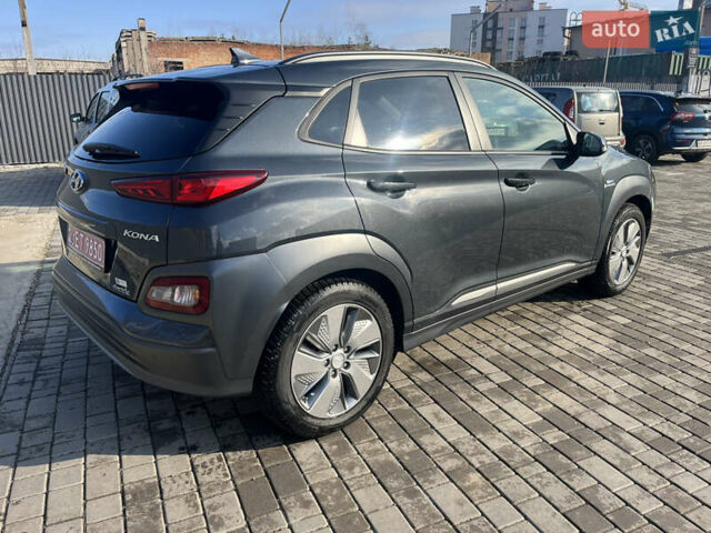 Серый Хендай Kona Electric, объемом двигателя 0 л и пробегом 130 тыс. км за 17400 $, фото 5 на Automoto.ua