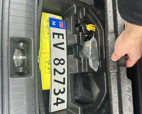 Серый Хендай Kona Electric, объемом двигателя 0 л и пробегом 85 тыс. км за 18300 $, фото 34 на Automoto.ua