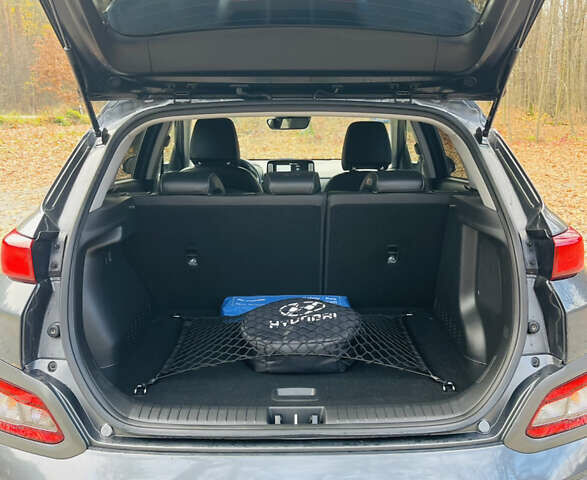 Серый Хендай Kona Electric, объемом двигателя 0 л и пробегом 112 тыс. км за 16700 $, фото 38 на Automoto.ua