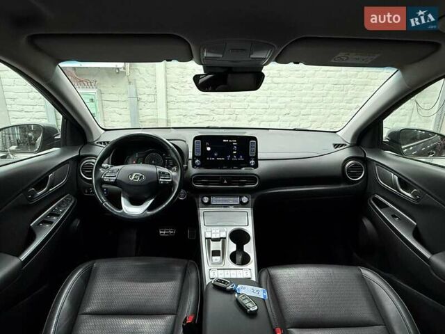 Серый Хендай Kona Electric, объемом двигателя 0 л и пробегом 113 тыс. км за 16818 $, фото 6 на Automoto.ua