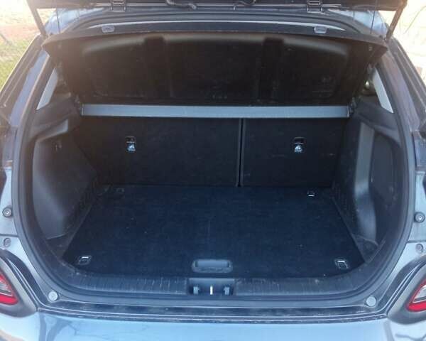 Серый Хендай Kona Electric, объемом двигателя 0 л и пробегом 150 тыс. км за 17500 $, фото 5 на Automoto.ua