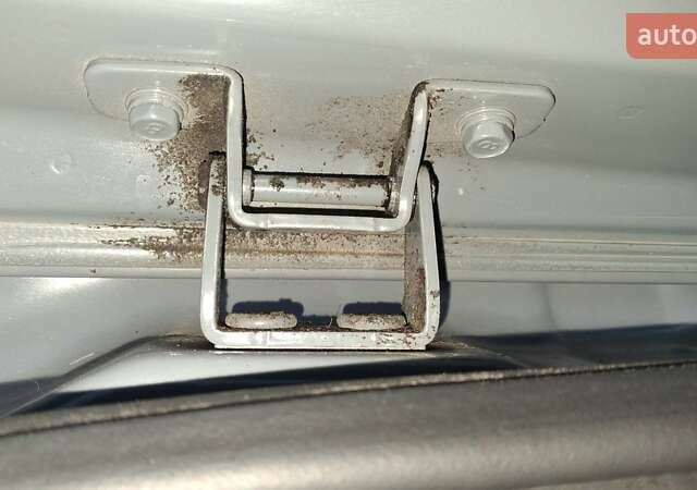 Серый Хендай Kona Electric, объемом двигателя 0 л и пробегом 180 тыс. км за 16700 $, фото 64 на Automoto.ua