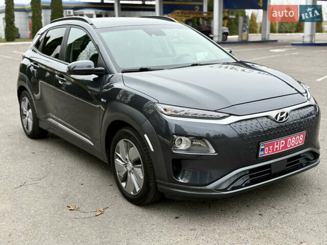 Серый Хендай Kona Electric, объемом двигателя 0 л и пробегом 103 тыс. км за 17300 $, фото 1 на Automoto.ua