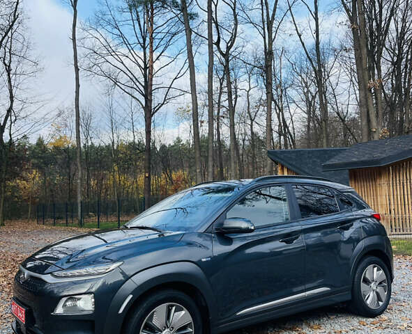 Серый Хендай Kona Electric, объемом двигателя 0 л и пробегом 112 тыс. км за 16700 $, фото 4 на Automoto.ua