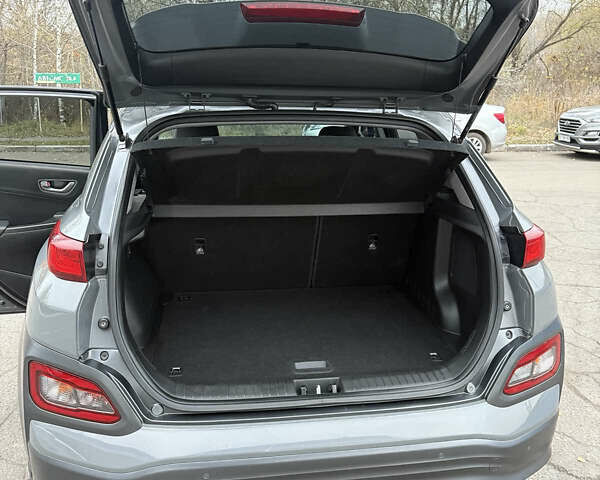 Серый Хендай Kona Electric, объемом двигателя 0 л и пробегом 98 тыс. км за 16500 $, фото 15 на Automoto.ua