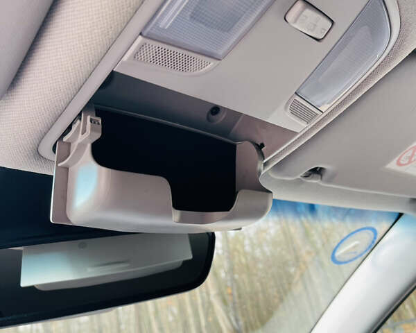 Серый Хендай Kona Electric, объемом двигателя 0 л и пробегом 112 тыс. км за 16700 $, фото 43 на Automoto.ua