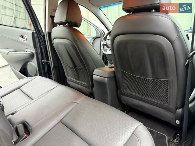 Серый Хендай Kona Electric, объемом двигателя 0 л и пробегом 113 тыс. км за 17094 $, фото 19 на Automoto.ua