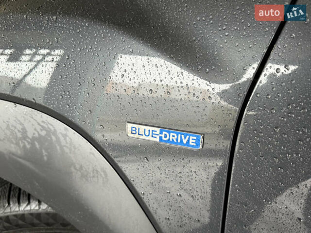 Серый Хендай Kona Electric, объемом двигателя 0 л и пробегом 120 тыс. км за 16999 $, фото 32 на Automoto.ua