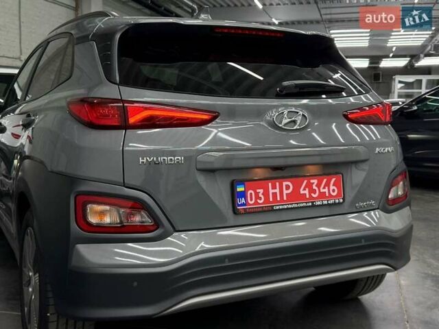 Серый Хендай Kona Electric, объемом двигателя 0 л и пробегом 129 тыс. км за 16430 $, фото 5 на Automoto.ua