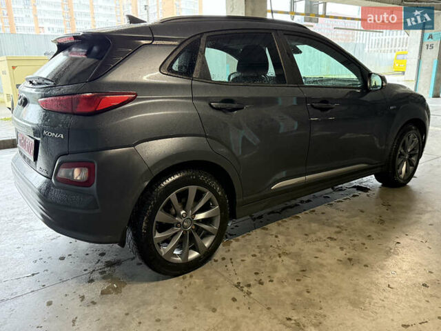 Серый Хендай Kona Electric, объемом двигателя 0 л и пробегом 120 тыс. км за 16999 $, фото 14 на Automoto.ua