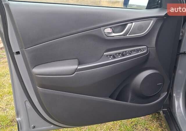 Серый Хендай Kona Electric, объемом двигателя 0 л и пробегом 180 тыс. км за 16700 $, фото 31 на Automoto.ua