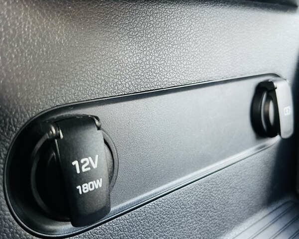 Серый Хендай Kona Electric, объемом двигателя 0 л и пробегом 112 тыс. км за 16700 $, фото 23 на Automoto.ua