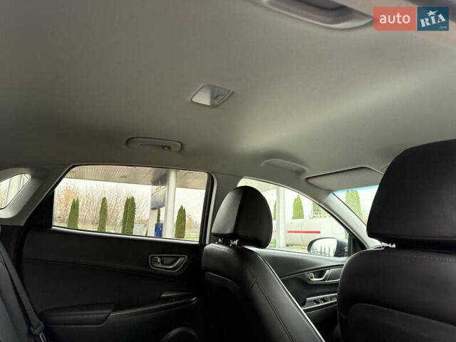 Серый Хендай Kona Electric, объемом двигателя 0 л и пробегом 103 тыс. км за 17300 $, фото 37 на Automoto.ua