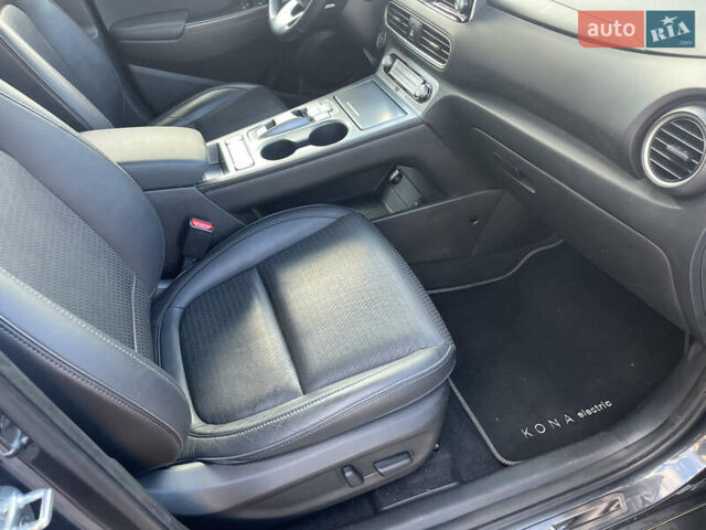 Серый Хендай Kona Electric, объемом двигателя 0 л и пробегом 130 тыс. км за 17400 $, фото 18 на Automoto.ua