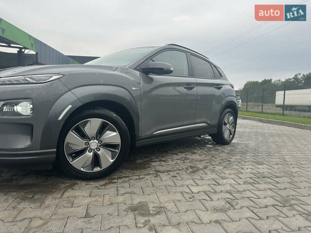Серый Хендай Kona Electric, объемом двигателя 0 л и пробегом 85 тыс. км за 18300 $, фото 15 на Automoto.ua