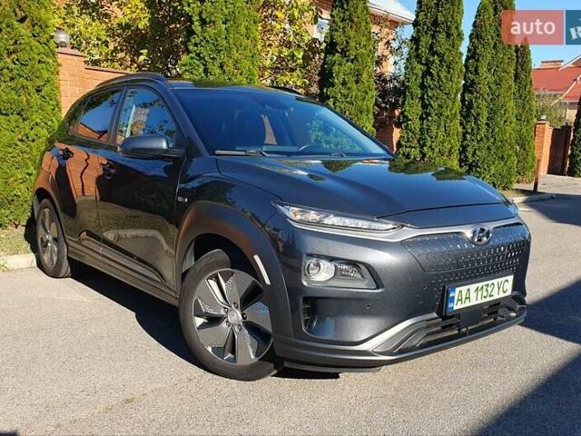 Серый Хендай Kona Electric, объемом двигателя 0 л и пробегом 135 тыс. км за 17900 $, фото 1 на Automoto.ua