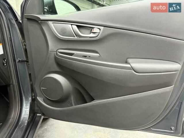 Серый Хендай Kona Electric, объемом двигателя 0 л и пробегом 113 тыс. км за 16818 $, фото 22 на Automoto.ua