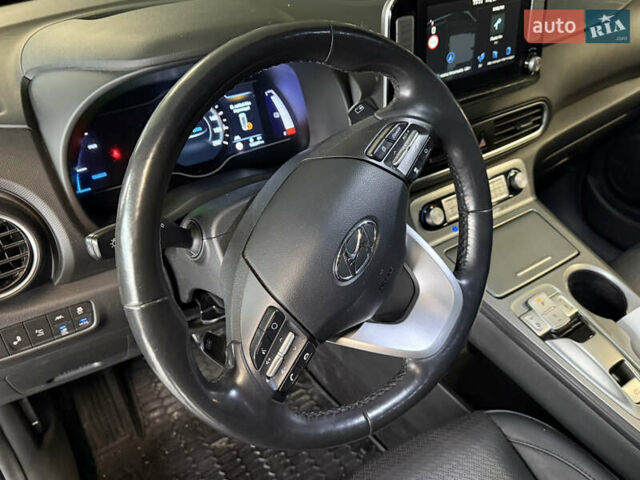 Серый Хендай Kona Electric, объемом двигателя 0 л и пробегом 120 тыс. км за 16999 $, фото 50 на Automoto.ua