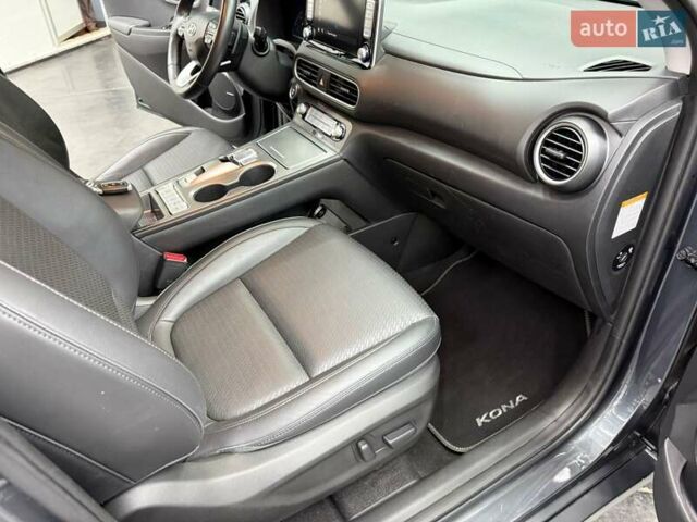 Серый Хендай Kona Electric, объемом двигателя 0 л и пробегом 113 тыс. км за 17094 $, фото 13 на Automoto.ua