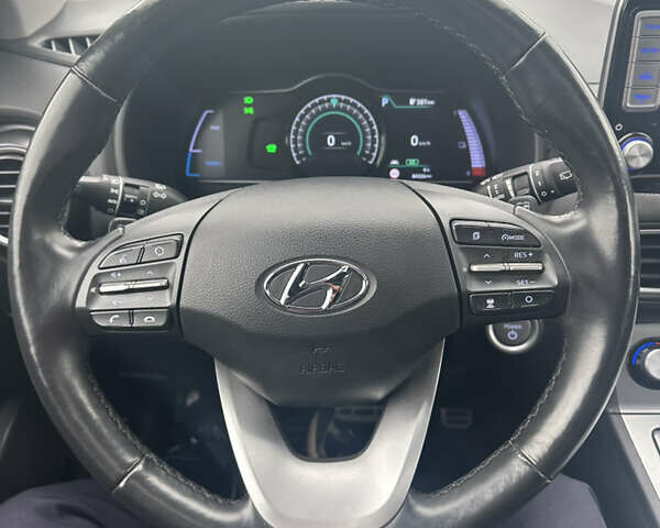 Серый Хендай Kona Electric, объемом двигателя 0 л и пробегом 85 тыс. км за 18300 $, фото 35 на Automoto.ua