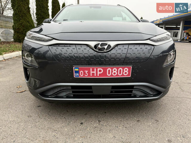 Серый Хендай Kona Electric, объемом двигателя 0 л и пробегом 103 тыс. км за 17300 $, фото 6 на Automoto.ua