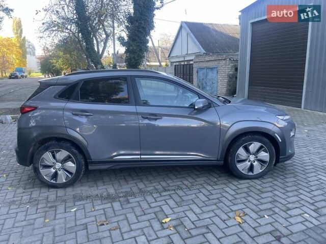 Серый Хендай Kona Electric, объемом двигателя 0 л и пробегом 140 тыс. км за 16999 $, фото 2 на Automoto.ua