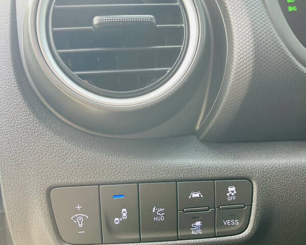 Серый Хендай Kona Electric, объемом двигателя 0 л и пробегом 112 тыс. км за 16700 $, фото 53 на Automoto.ua