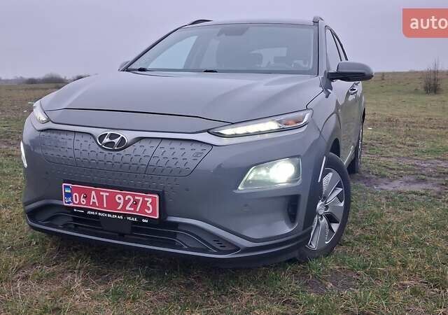 Серый Хендай Kona Electric, объемом двигателя 0 л и пробегом 180 тыс. км за 16700 $, фото 59 на Automoto.ua