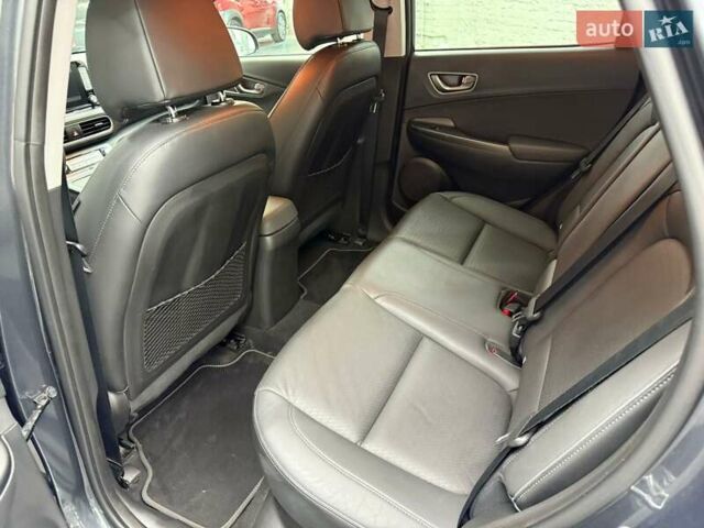 Серый Хендай Kona Electric, объемом двигателя 0 л и пробегом 113 тыс. км за 17094 $, фото 22 на Automoto.ua