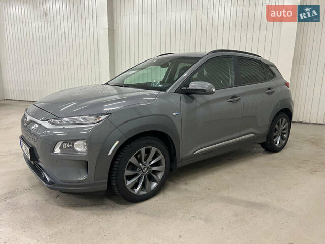 Серый Хендай Kona Electric, объемом двигателя 0 л и пробегом 102 тыс. км за 14200 $, фото 7 на Automoto.ua