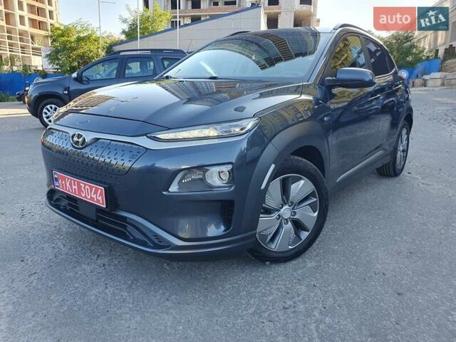 Серый Хендай Kona Electric, объемом двигателя 0 л и пробегом 135 тыс. км за 17900 $, фото 3 на Automoto.ua